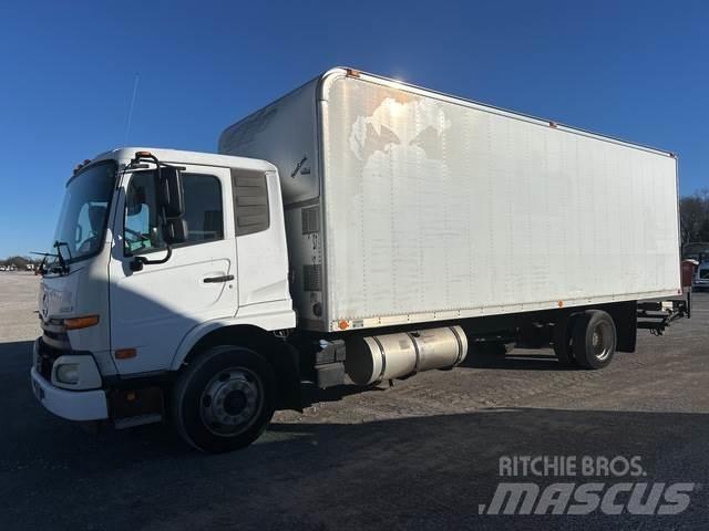Nissan UD2600 Skříňová nástavba