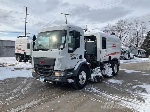 Peterbilt 220 Zametací vozy