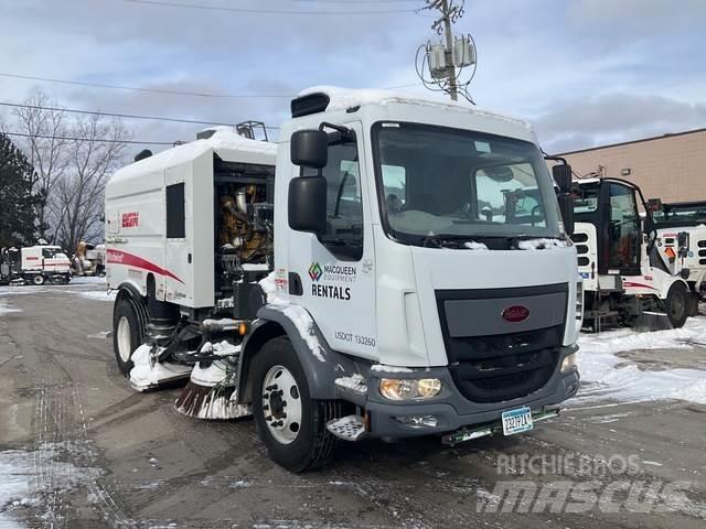Peterbilt 220 Zametací vozy