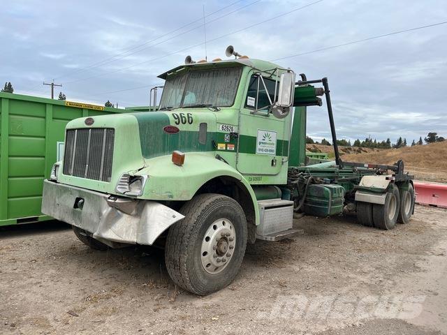 Peterbilt 330 Hákový nosič kontejnerů