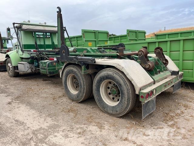 Peterbilt 330 Hákový nosič kontejnerů