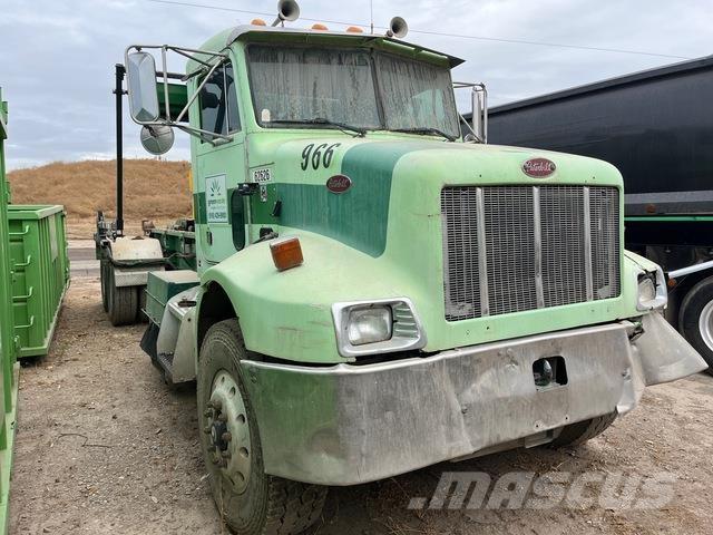 Peterbilt 330 Hákový nosič kontejnerů