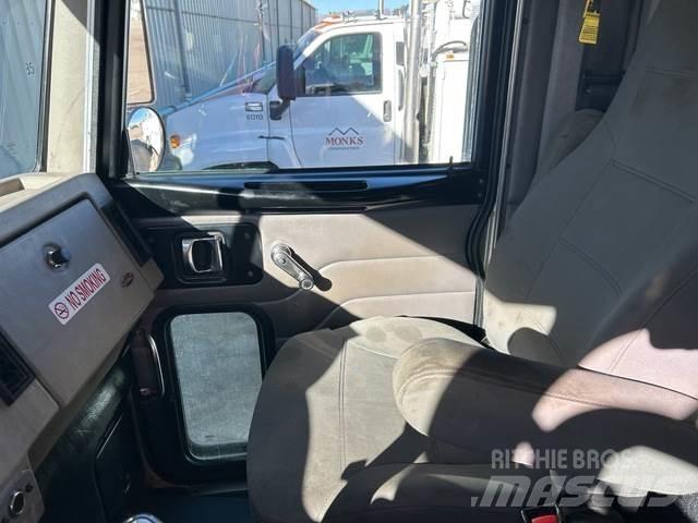Peterbilt 335 Cisternové vozy