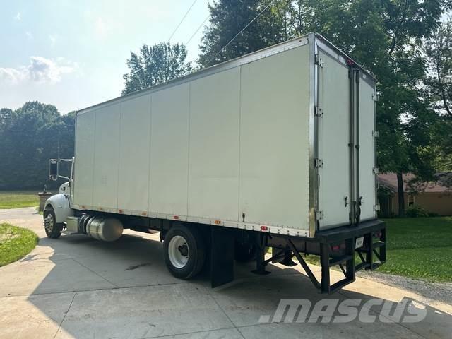 Peterbilt 337 Skříňová nástavba