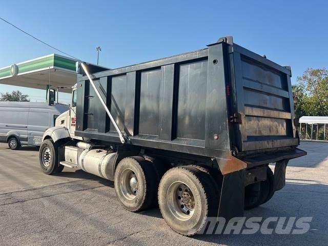 Peterbilt 384 Sklápěče
