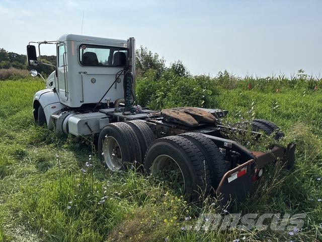 Peterbilt 384 Tahače