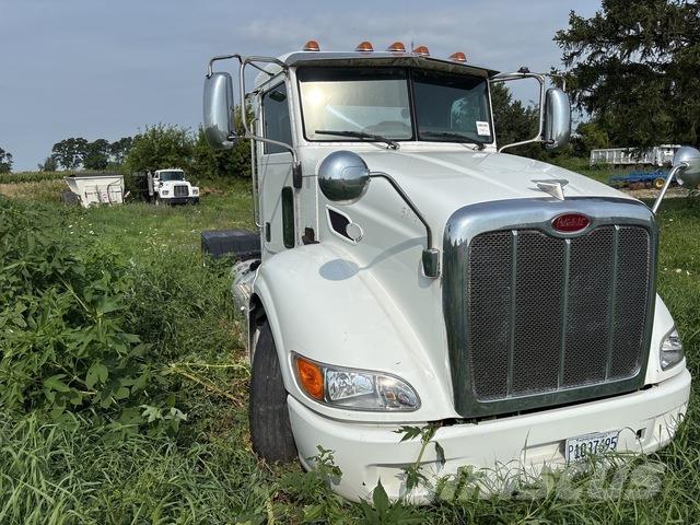 Peterbilt 384 Tahače