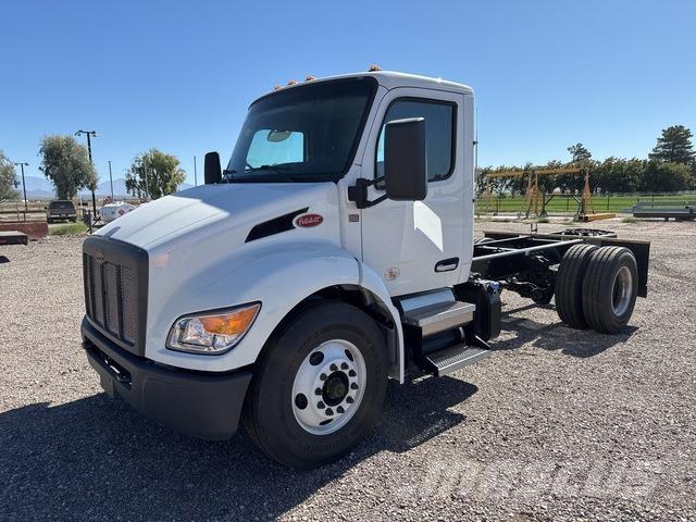 Peterbilt 537 Kabiny a interiér
