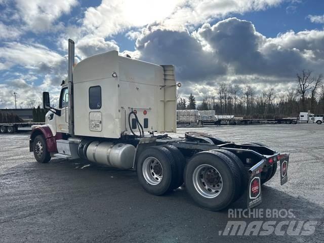 Peterbilt 567 Tahače