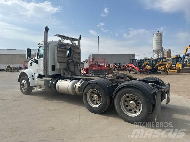 Peterbilt 567 Tahače