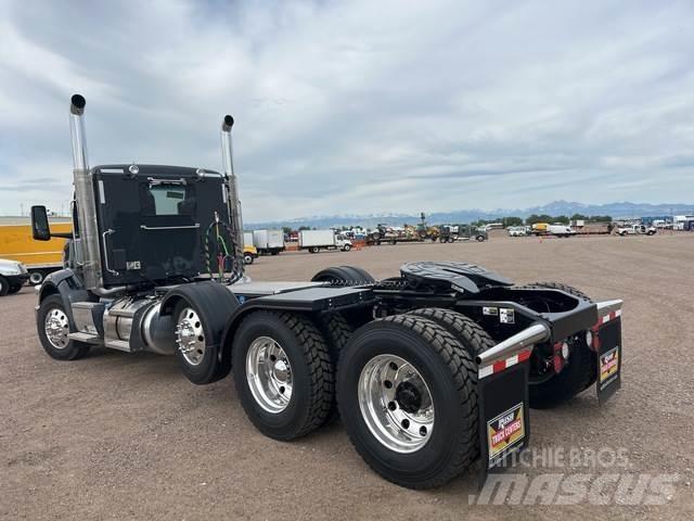 Peterbilt 567 Tahače