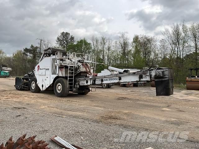 Roadtec 2500E Stroje pro přepravu materiálů