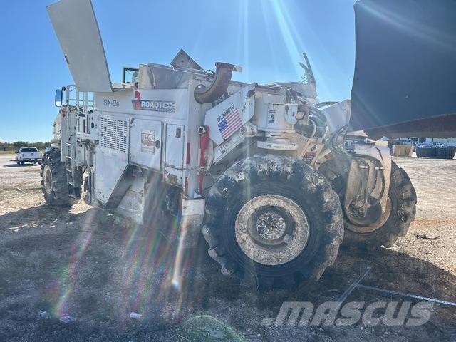 Roadtec SX-8e Půdní kompaktory