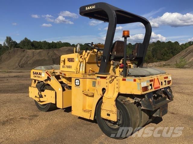 Sakai GW750-2 Pneumatikové válce