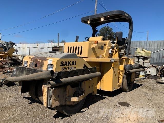 Sakai GW750-2 Pneumatikové válce
