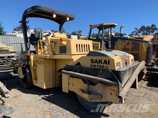 Sakai GW750-2 Pneumatikové válce