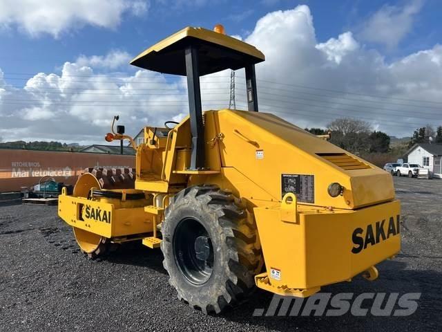 Sakai SV400TF Tahačové válce