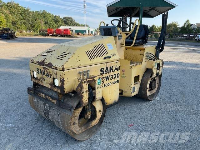 Sakai SW320 Tandemové válce