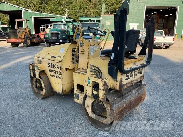 Sakai SW320 Tandemové válce
