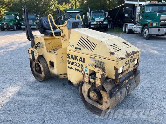 Sakai SW320 Tandemové válce