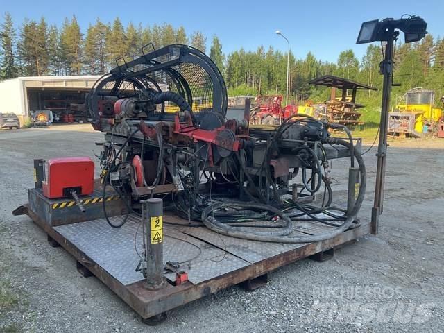 Sandvik DE140i Povrchové vrtací stroje