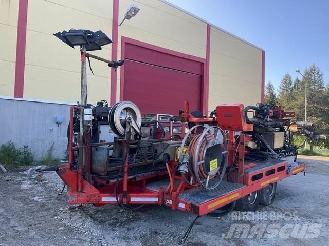 Sandvik DE140i Povrchové vrtací stroje