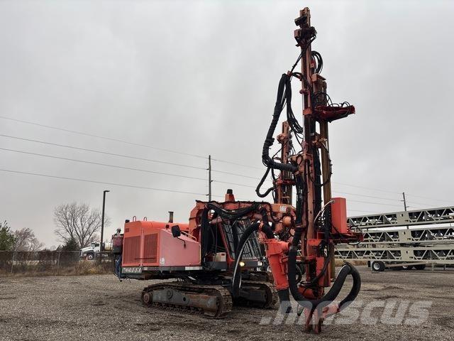 Sandvik DX800 Povrchové vrtací stroje