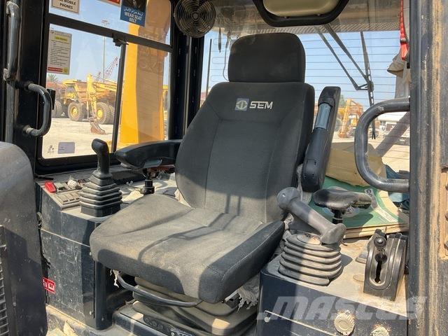 SEM 822D Pásové dozery