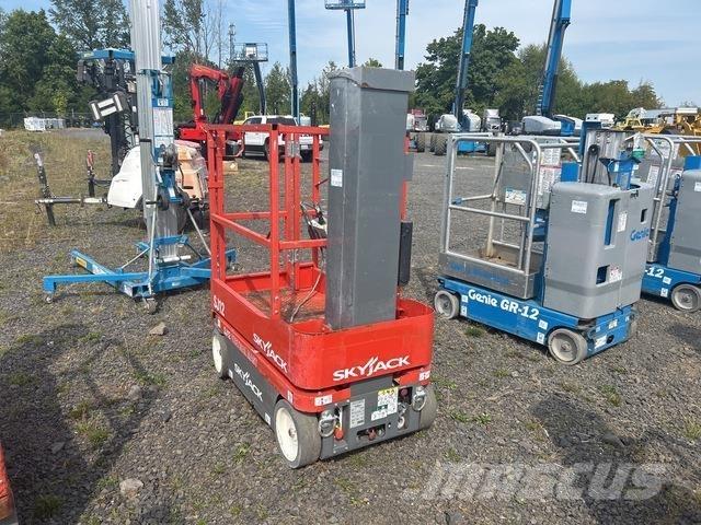 SkyJack SJ12 Vertikální sloupové výtahy