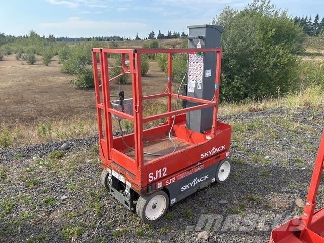 SkyJack SJ12 Vertikální sloupové výtahy