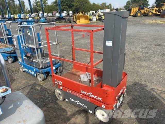 SkyJack SJ12 Vertikální sloupové výtahy