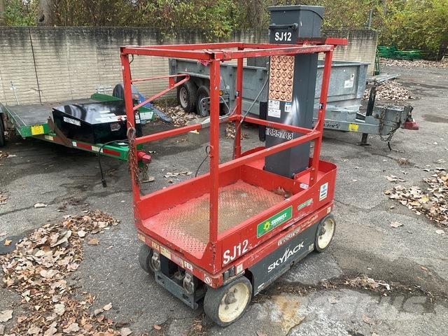 SkyJack SJ12 Vertikální sloupové výtahy