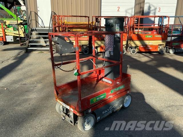 SkyJack SJ12 Vertikální sloupové výtahy