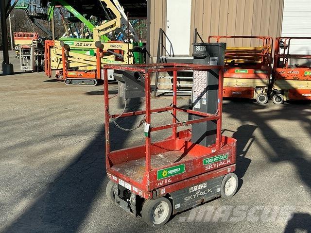 SkyJack SJ12 Vertikální sloupové výtahy