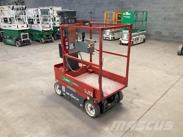 SkyJack SJ12 Vertikální sloupové výtahy