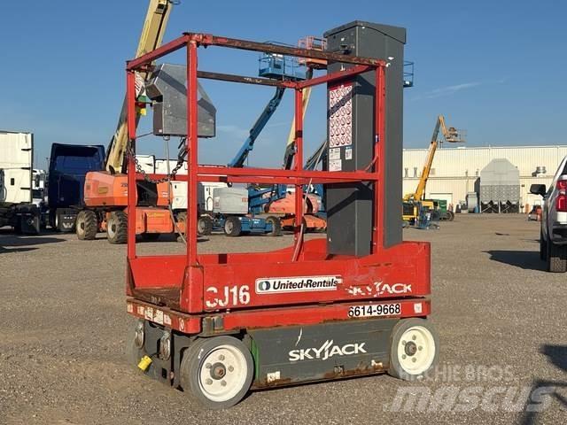 SkyJack SJ16 Vertikální sloupové výtahy