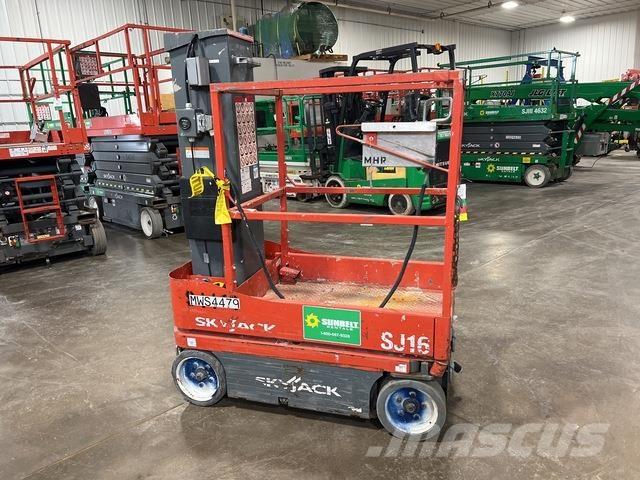 SkyJack SJ16 Vertikální sloupové výtahy