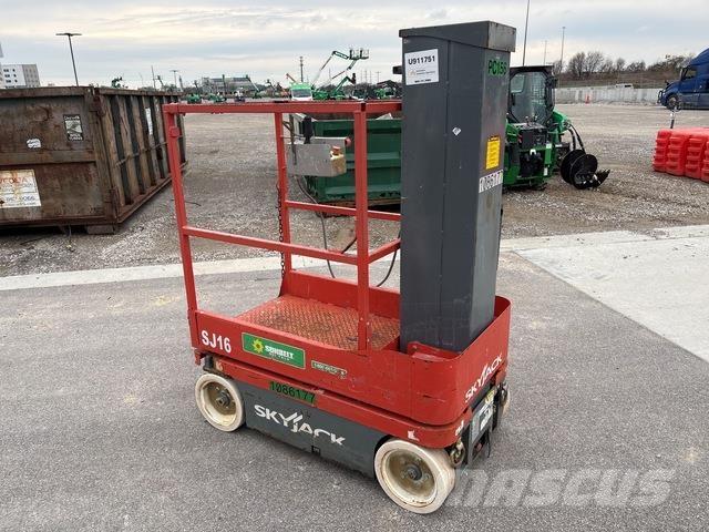 SkyJack SJ16 Vertikální sloupové výtahy