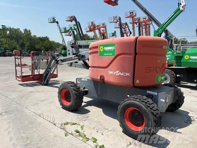 SkyJack SJ46AJ Kloubové plošiny