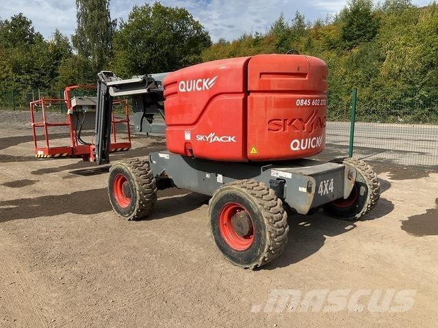 SkyJack SJ46AJ Kloubové plošiny
