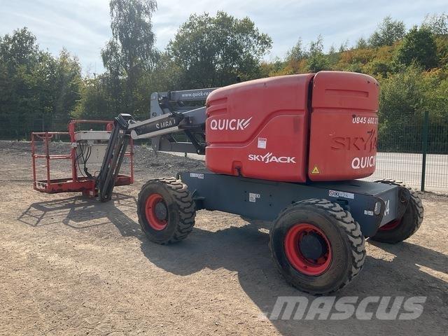 SkyJack SJ46AJ Kloubové plošiny