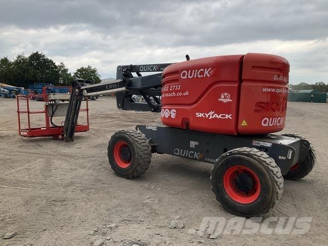 SkyJack SJ51AJ Kloubové plošiny