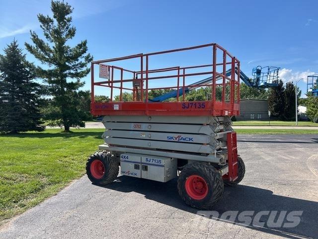 SkyJack SJ7135 Nůžková zvedací plošina