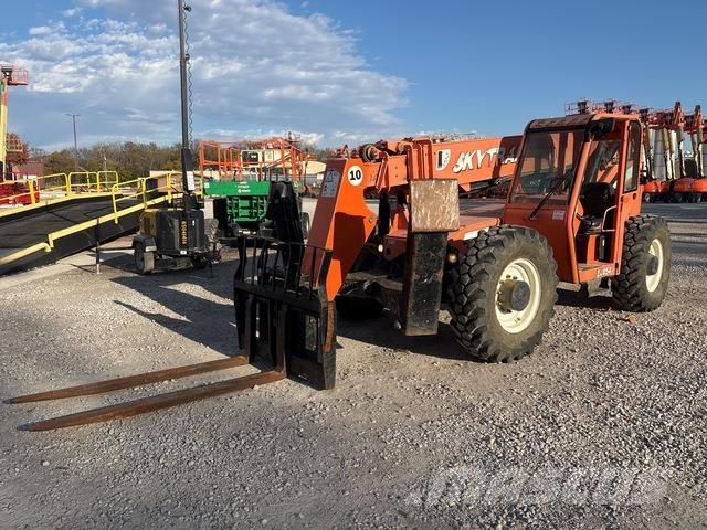 SkyTrak 10054 Teleskopické manipulátory