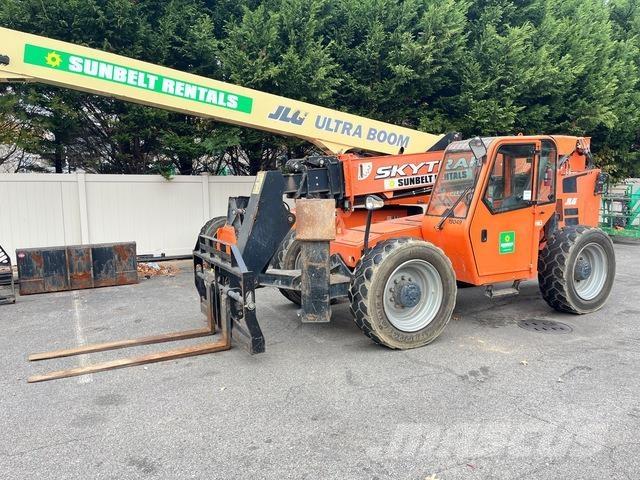 SkyTrak 10054 Teleskopické manipulátory