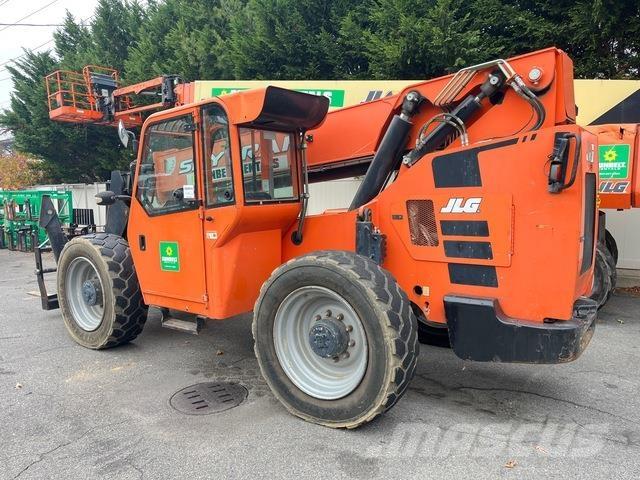 SkyTrak 10054 Teleskopické manipulátory