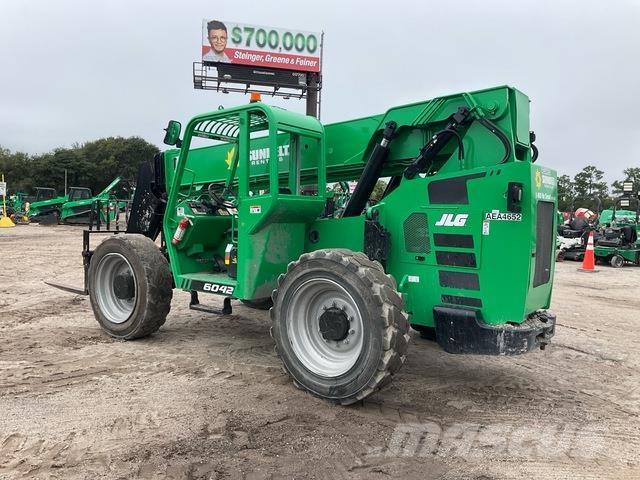 SkyTrak 6042 Teleskopické manipulátory