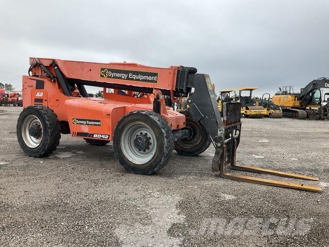 SkyTrak 8042 Teleskopické manipulátory