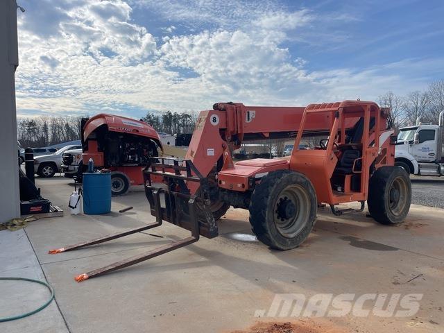 SkyTrak 8042 Teleskopické manipulátory