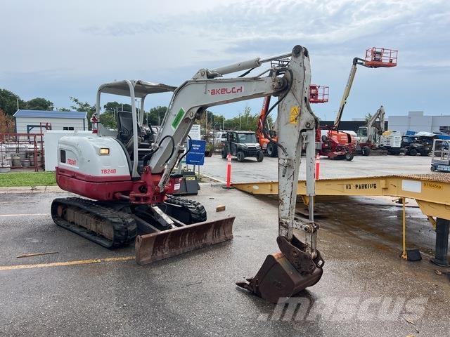 Takeuchi TB240 Pásová rýpadla